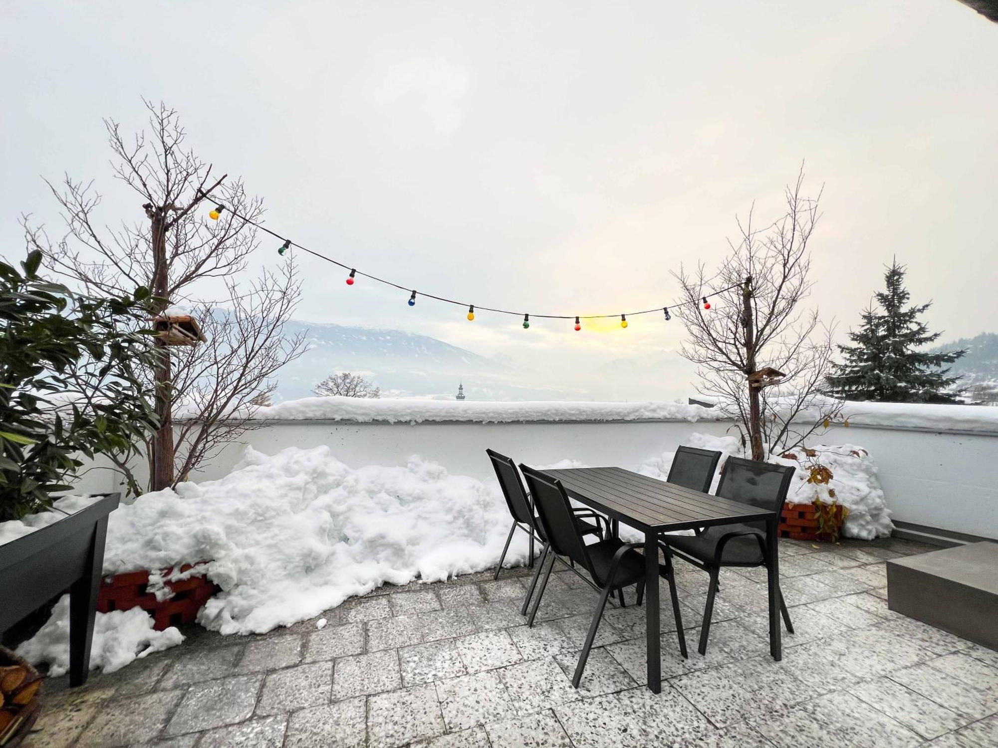 タウルSunny Mountain Loft - Terrace & Gardenアパートメント エクステリア 写真
