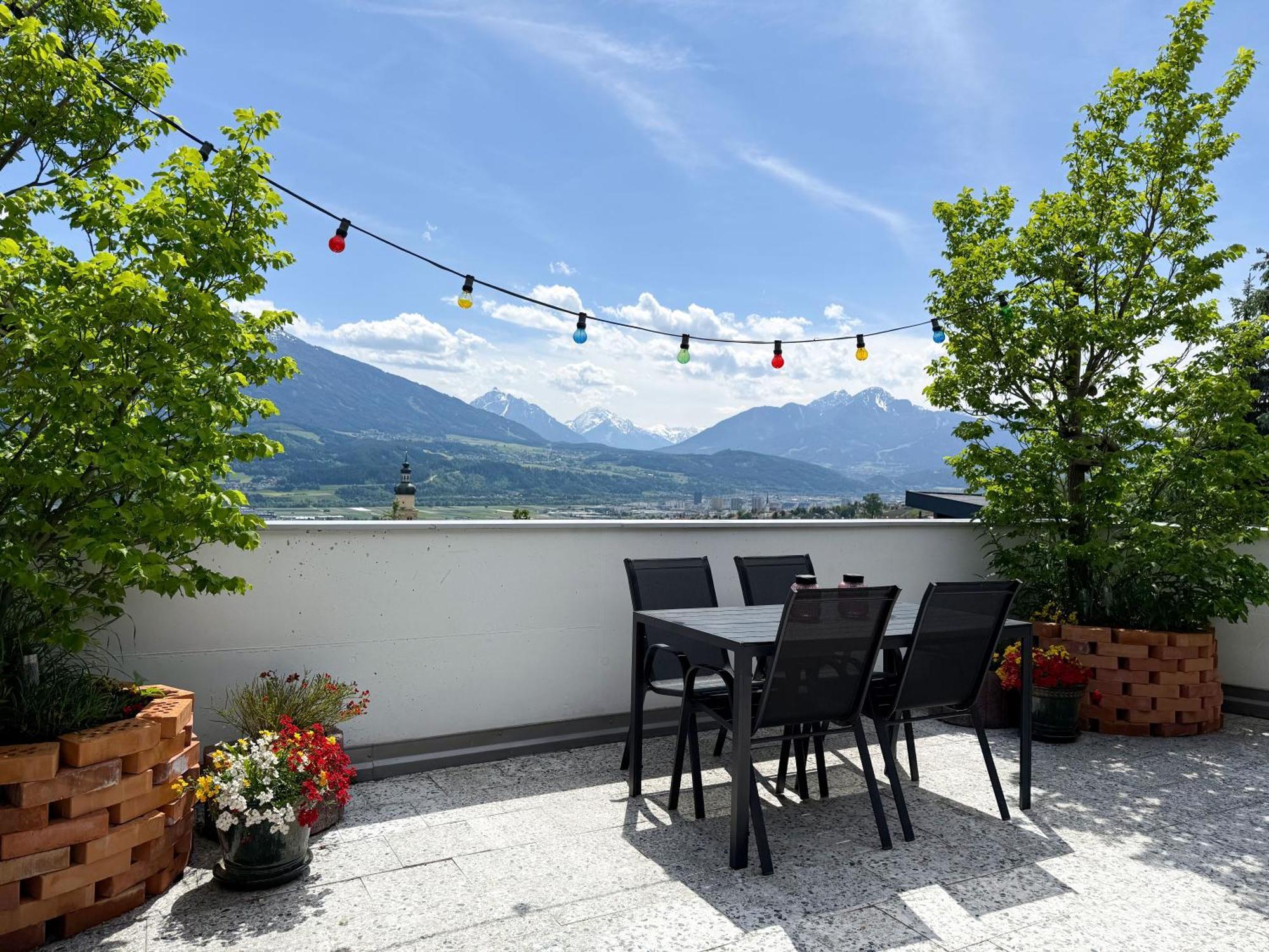 タウルSunny Mountain Loft - Terrace & Gardenアパートメント エクステリア 写真